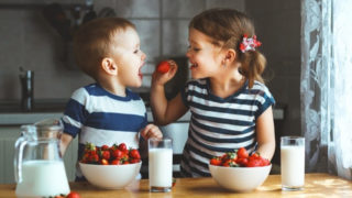 孩子的形象在孩子吃对食物过敏的故事