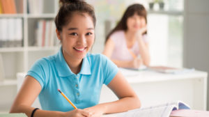 香港国际学院的假期语言课程:青少年-漂亮的大学生