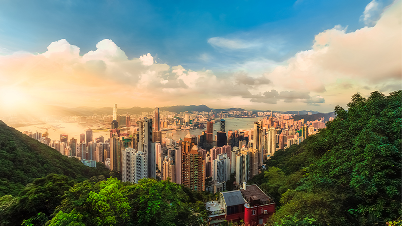 居住在香港的外籍人士可欣赏山顶的壮丽景色