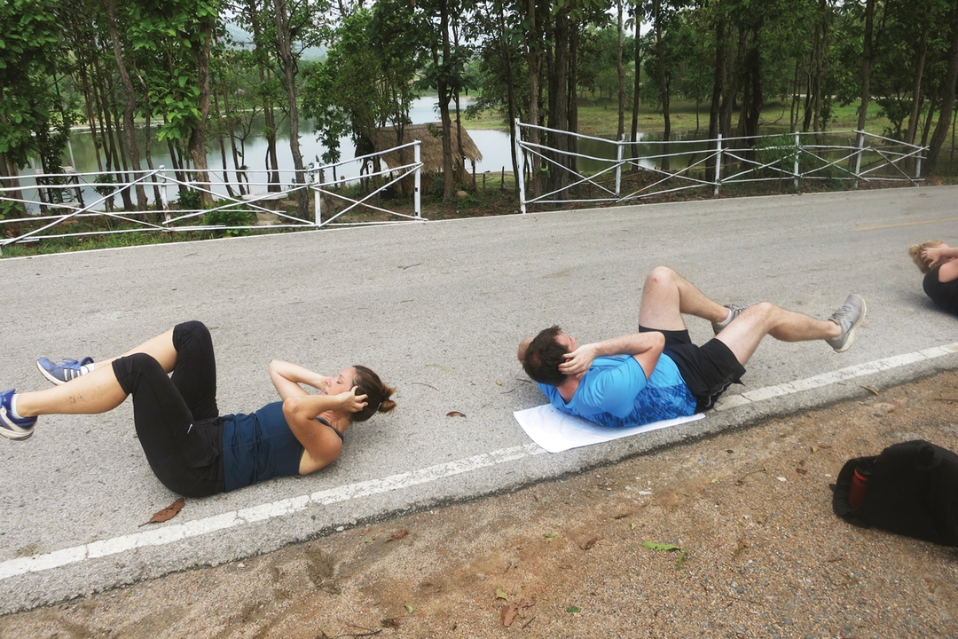 泰国的训练营，踢自行车，泰国的Huay Tung Tao湖