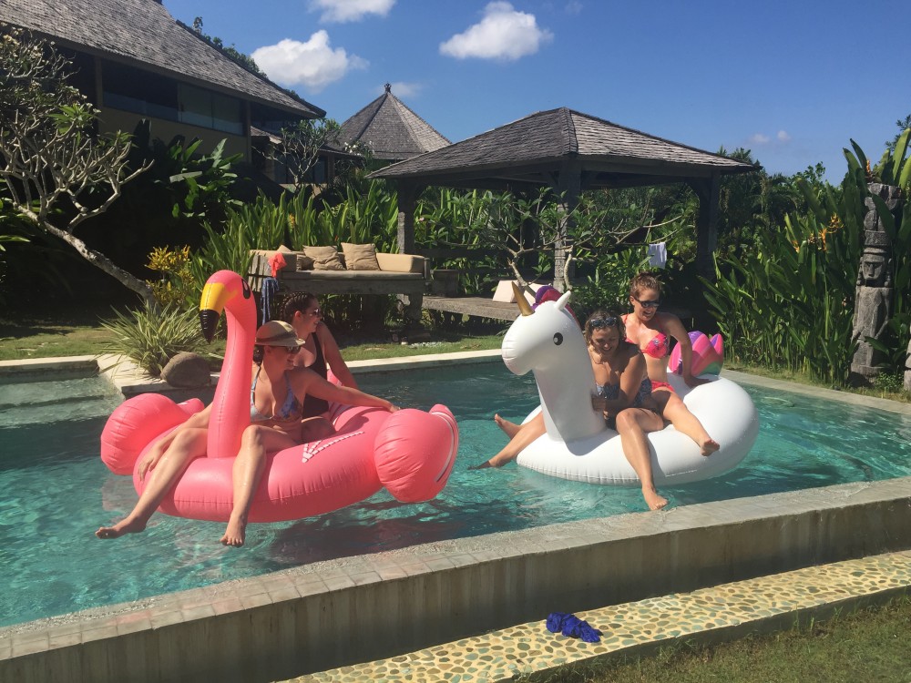 沧谷巴厘岛:在泳池里尽情享受