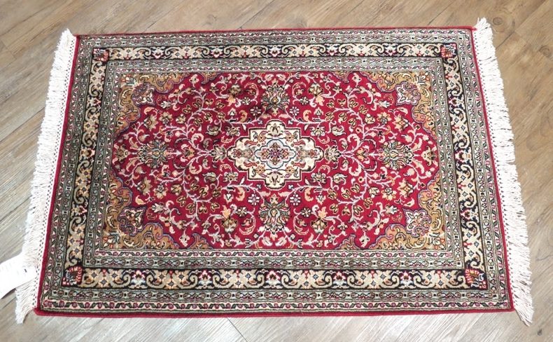 上等喀什米尔真丝地毯是一个经典的选择