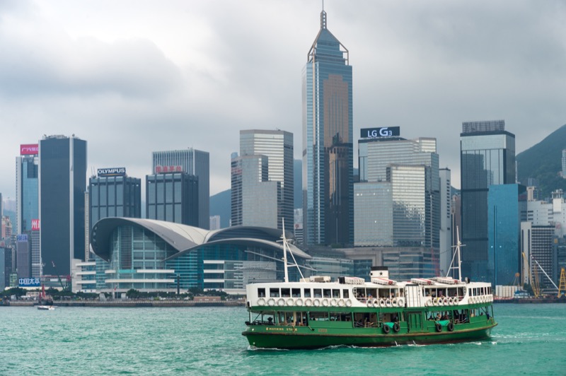 香港著名的天星小轮可以看到美妙的景色，而且便宜得像薯条一样