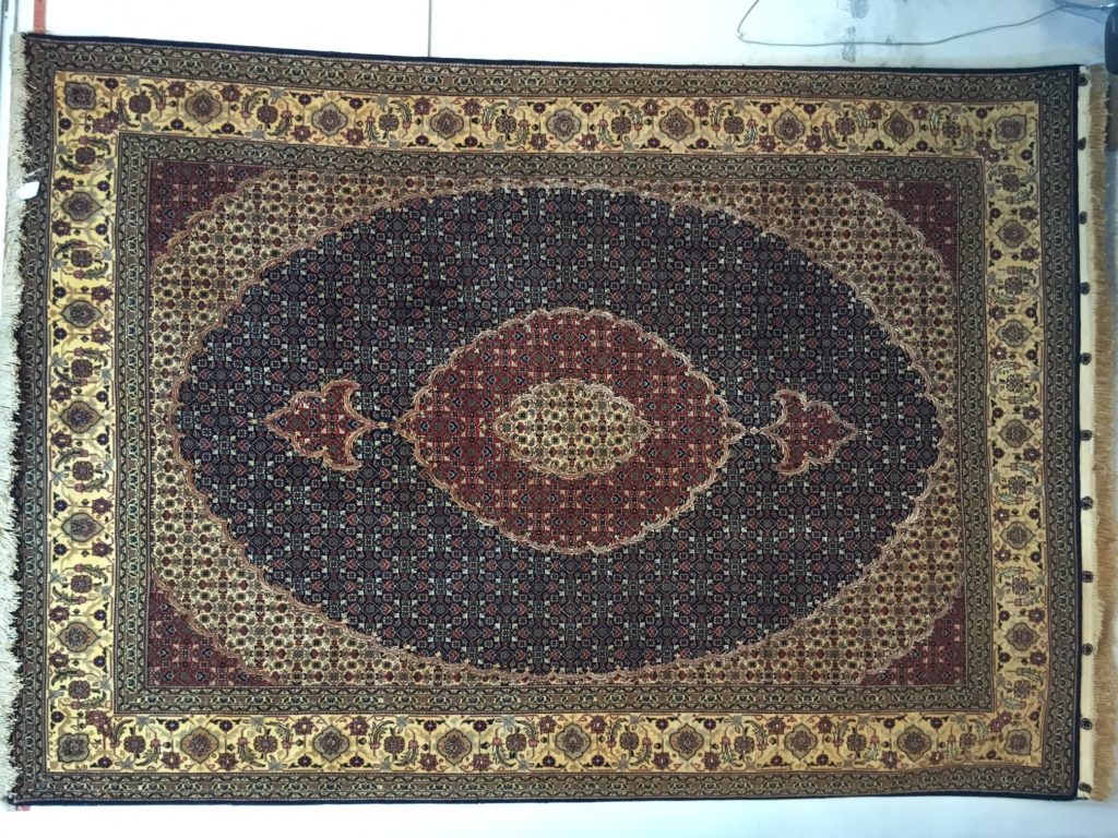 大不里士地毯用库尔克羊毛和丝绸，70年历史，在波斯(伊朗)打结，伊克巴尔地毯