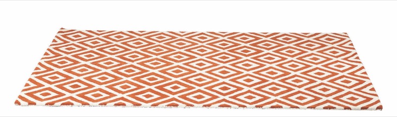 这款龙舌兰科拉地毯添加了一抹橙色