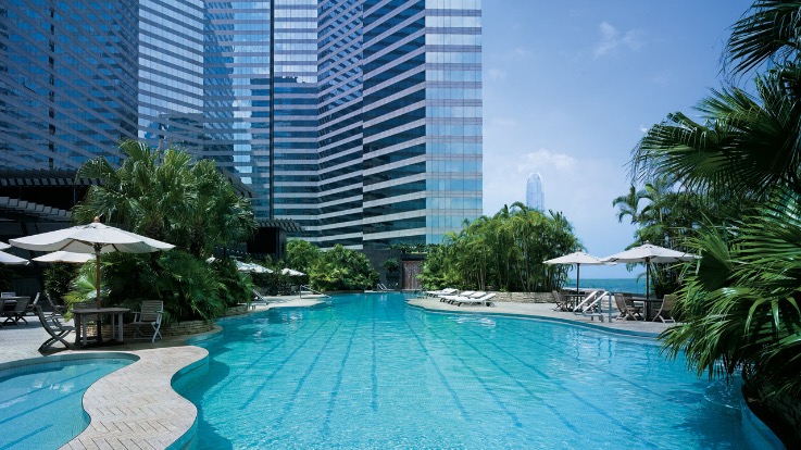 酒店泳池:君悦酒店50米的户外泳池