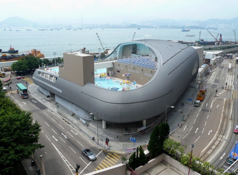 坚尼地城综合设施是香港最具未来感的公共游泳池之一
