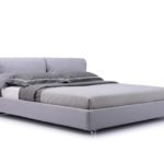 DSL家具:兰贝里床01有一个柔软的，软垫床头板，可以完成一个织物颜色的选择