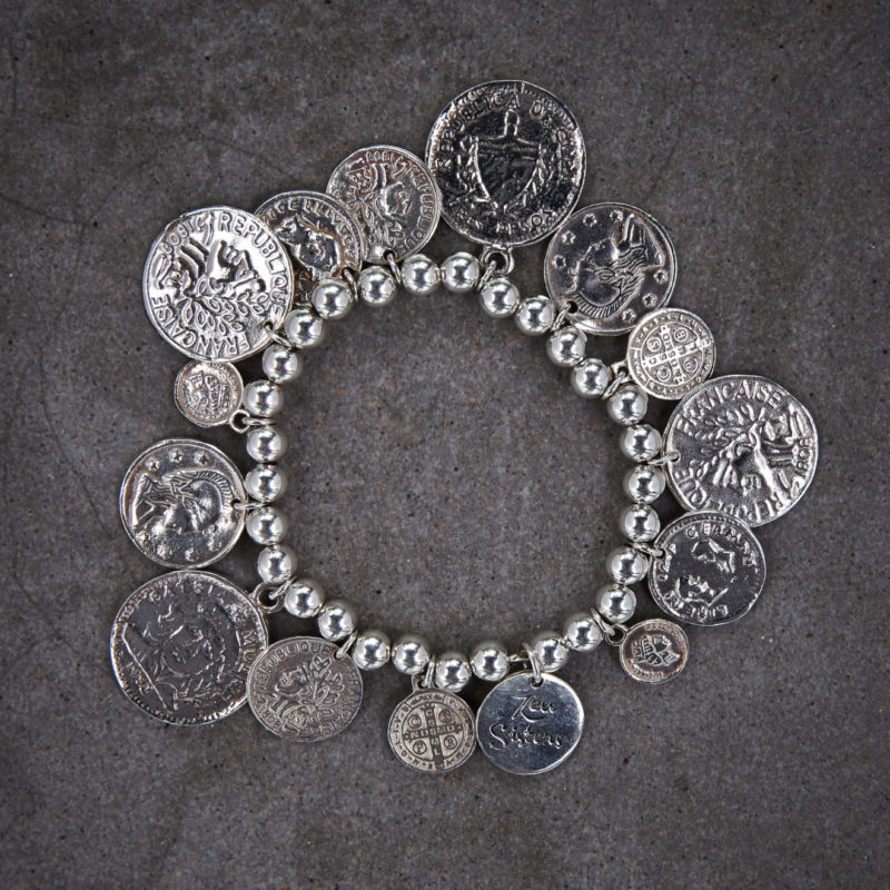 节日时尚:嘉庆多枚硬币手镯，6毫米珠子上镶嵌纯银硬币