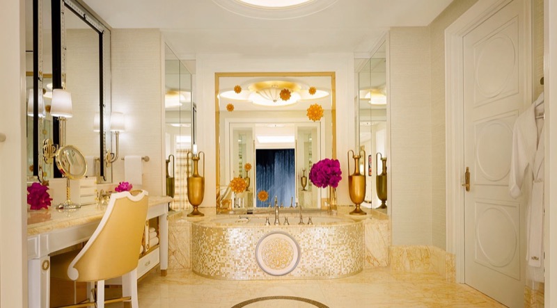 澳门酒店:令人印象深刻的喷泉客厅套房浴室