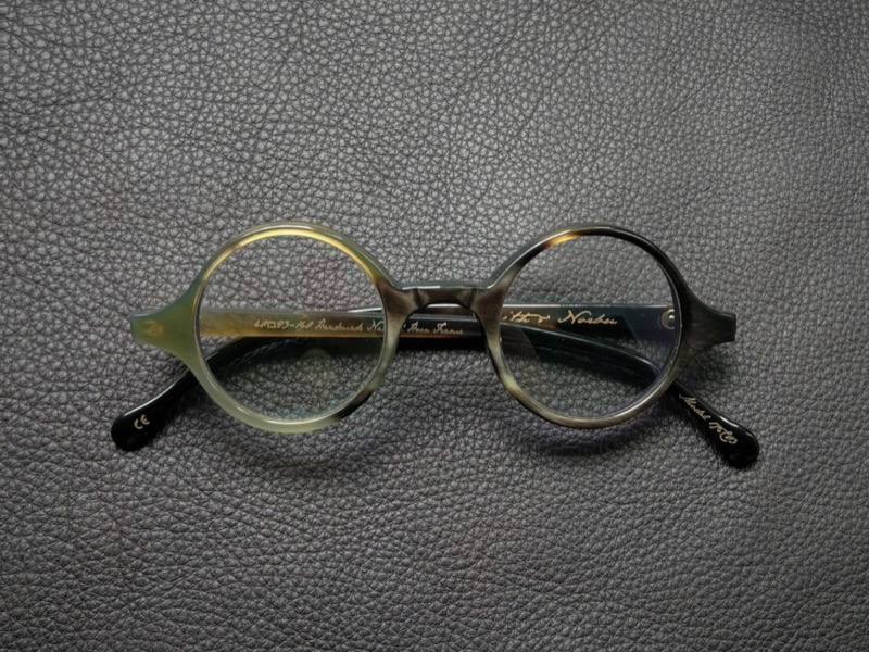 一副Smith & Norbu圆框眼镜的图片