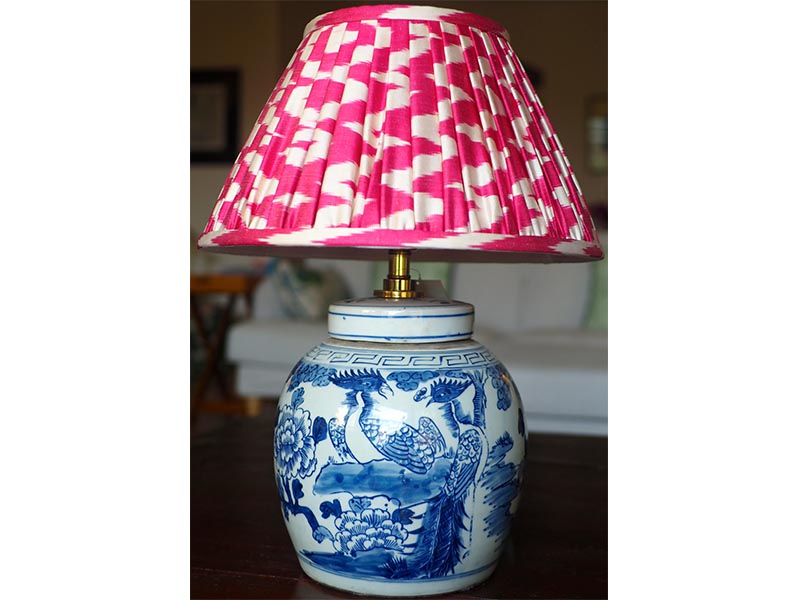复古姜罐灯底座，2200美元，有丝质和棉质灯罩可选，1000美元起，The Ginger Jar lamp Co .
