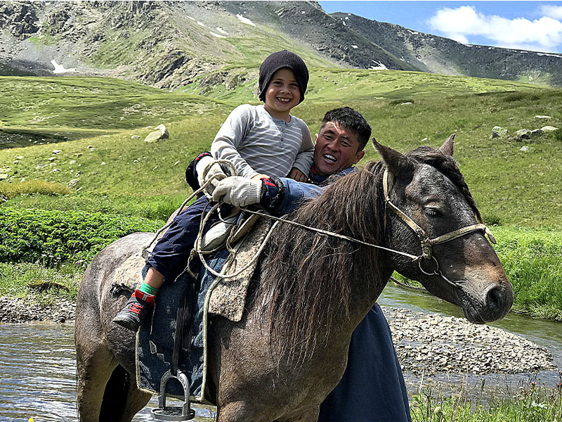 蒙古骑马