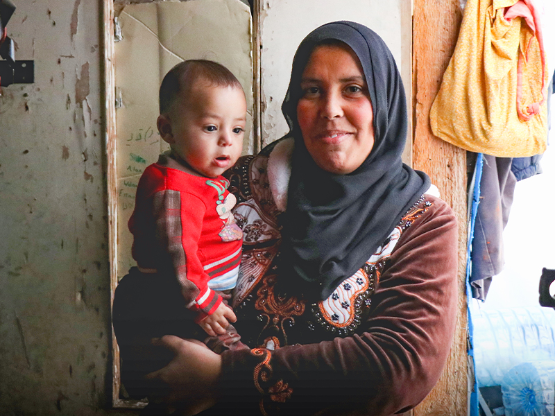 婴儿和母亲——联合国难民署