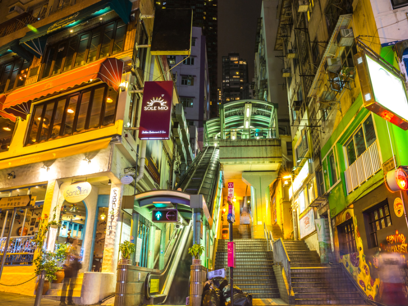 在香港的Soho区，酒吧和餐馆