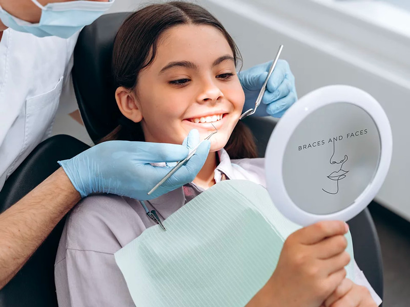 儿童在“牙套与脸”接受牙科治疗