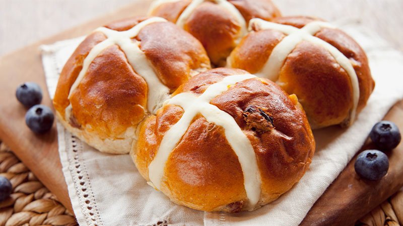 复活节食物——热十字面包