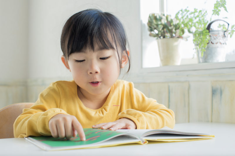 儿童阅读网页文章，帮助在拼读和阅读方面有困难的儿童