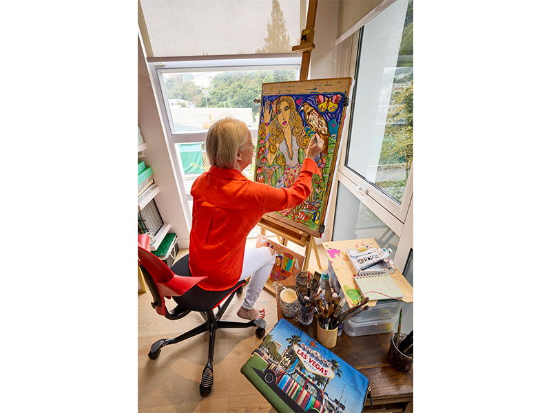 英国艺术家Kate Padget-Koh在她位于清水湾的家中工作